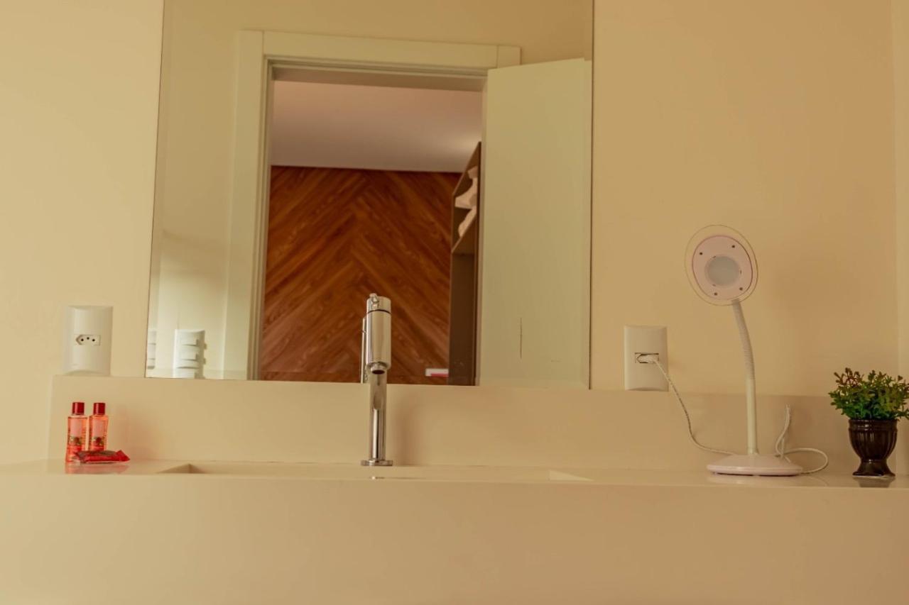 Morada Do Estaleiro Hotel บัลเนอาริโอ กังโบริว ภายนอก รูปภาพ